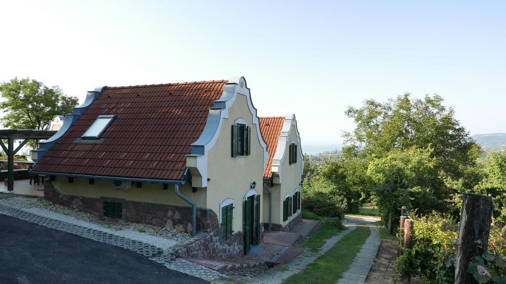 Hillside Apartments Révfülöp Buitenkant foto
